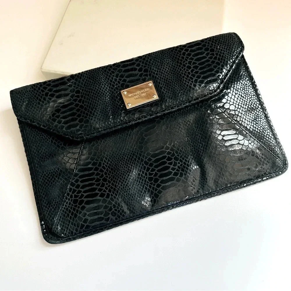 Micheal Kors Clutch/Ipad/Laptop Sleeve